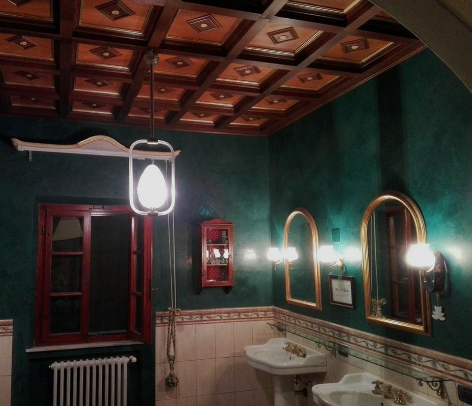 Soffitto a Cassettoni, Falegnameria Grelli Falegnameria Grelli Classic style bathroom