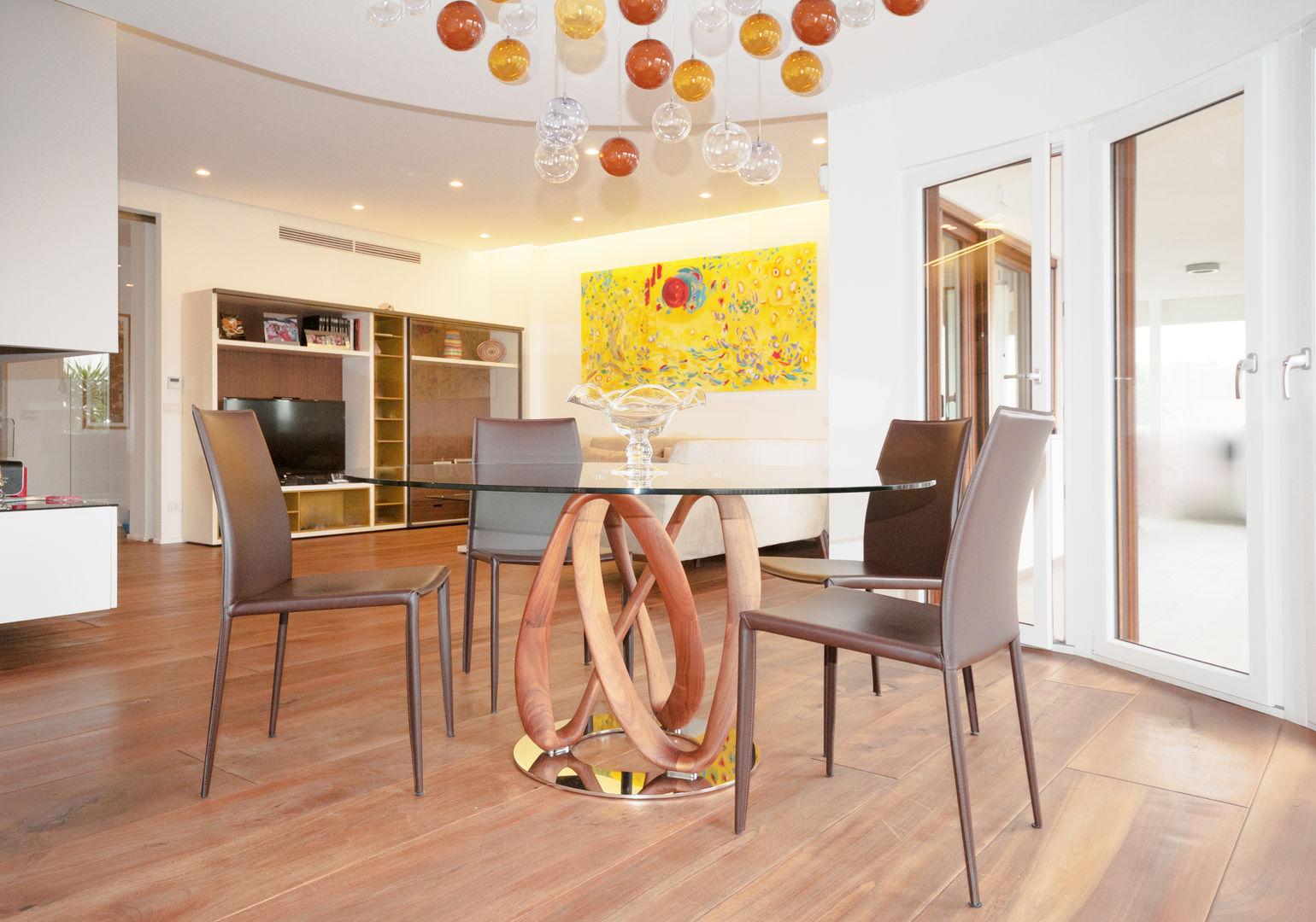 Ristrutturazione appartamento 150 mq, Fabiola Ferrarello Fabiola Ferrarello Sala da pranzo moderna soggiorno,parquet,illuminazione,cartongesso,controsoffitto,lampada,sedie,tavolo,cucina,cucine,open space,salon