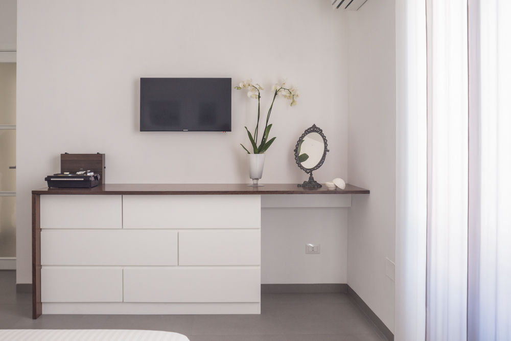 Mobile toilette manuarino architettura design comunicazione Camera da letto moderna Legno Bianco legno dipinto bianco,mobile in legno