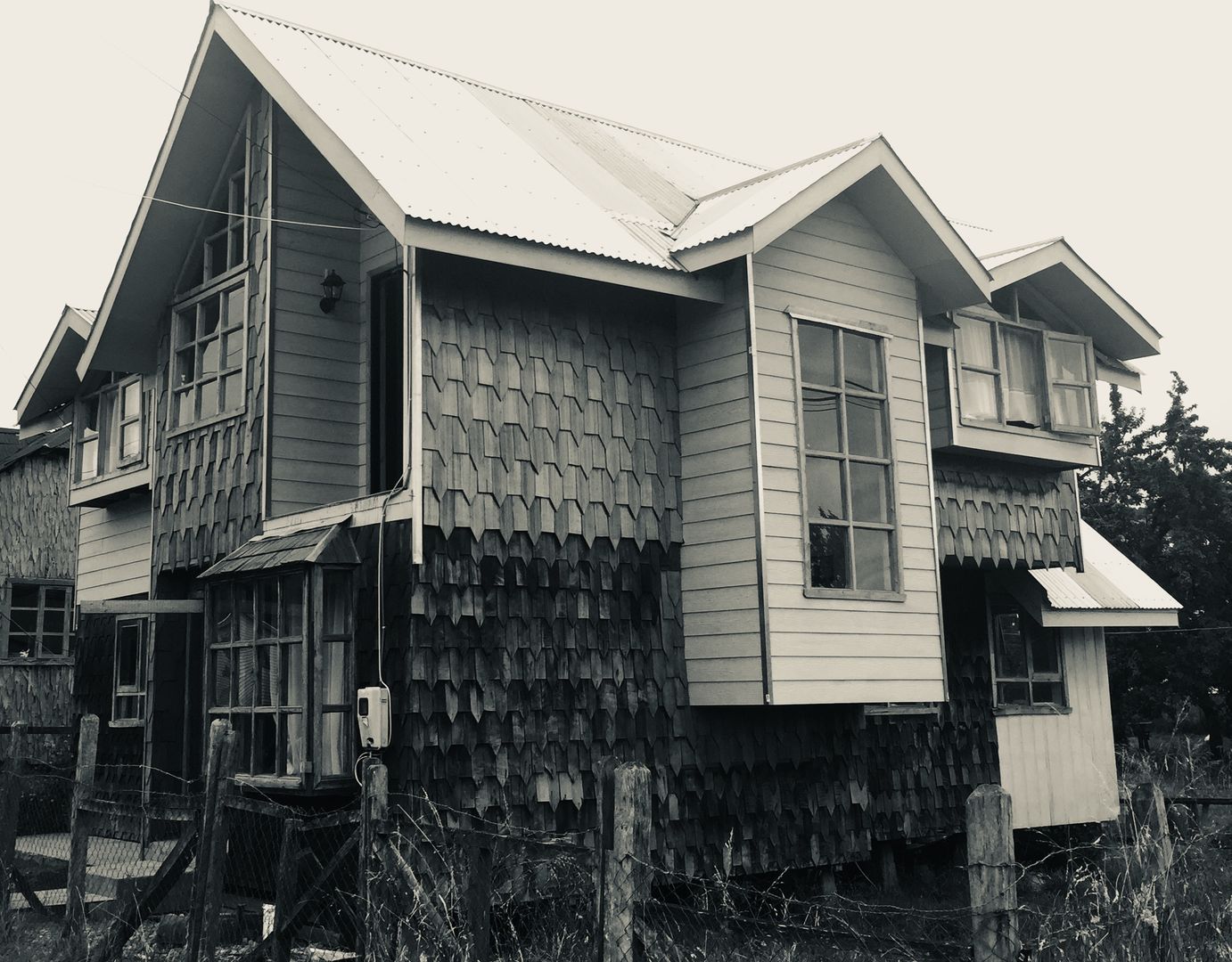 AMPLIACIÓN VIVIENDA UNIFAMILIAR - ACHAO, CHILOE, GerSS Arquitectos GerSS Arquitectos Country style houses Wood Wood effect