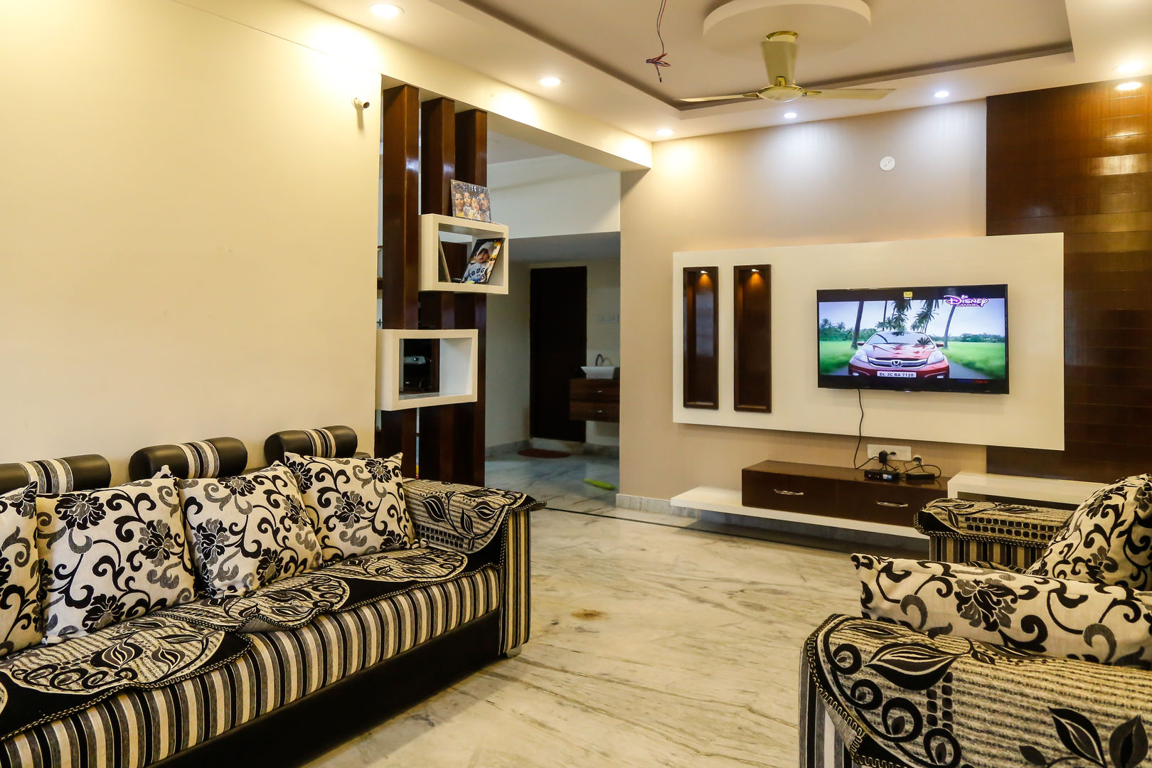 Mr. KoteshwarRao Uppal, Ghar Ek Sapna Interiors Ghar Ek Sapna Interiors Modern living room