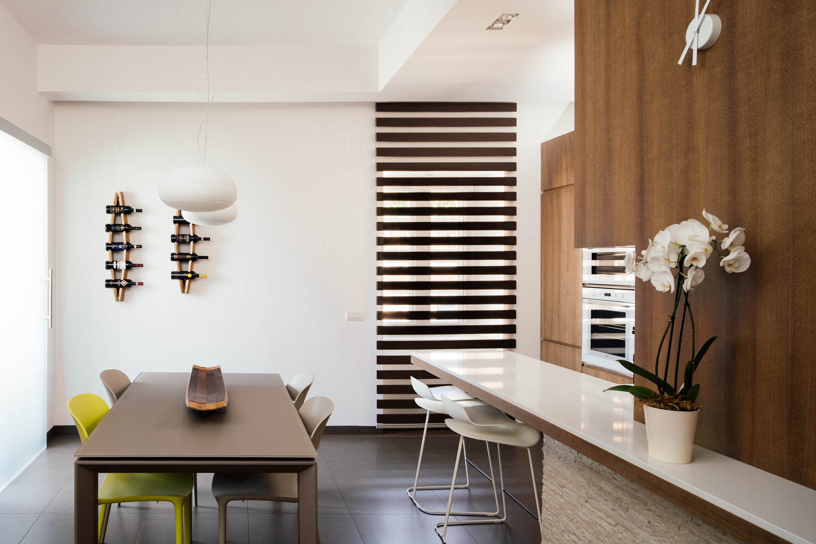 homify Modern dining room Wood Wood effect