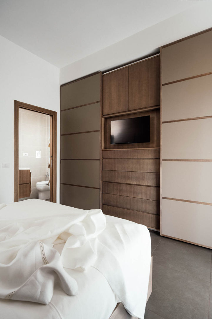 homify Modern style bedroom Wood Wood effect