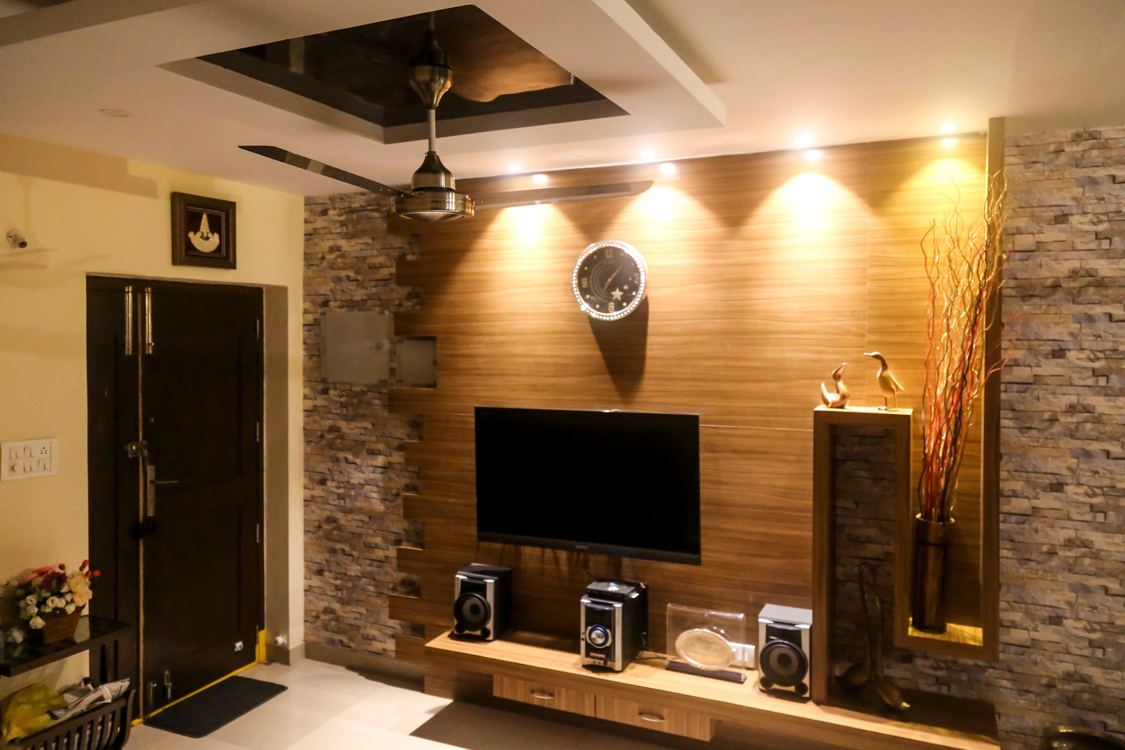 Mr. Kishan InduFortuneCity, Ghar Ek Sapna Interiors Ghar Ek Sapna Interiors Salas de estar modernas