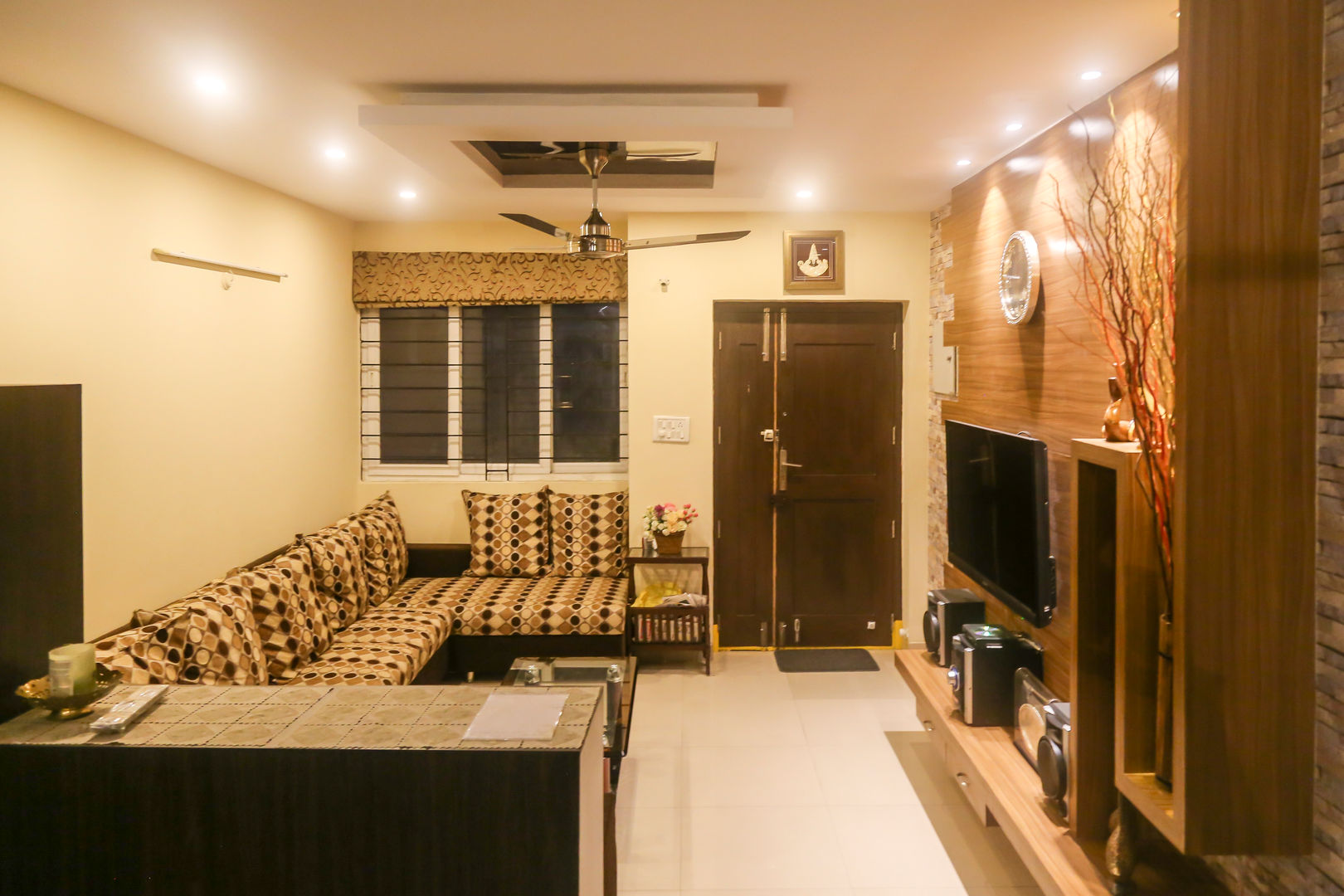 Mr. Kishan InduFortuneCity, Ghar Ek Sapna Interiors Ghar Ek Sapna Interiors Salas de estar modernas