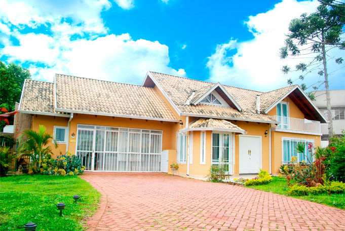 Casa com sótão em condomínio fechado., Grupo DH arquitetura Grupo DH arquitetura Maisons mitoyennes