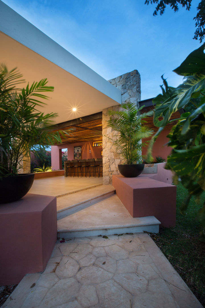 Casa GM, Heftye Arquitectura Heftye Arquitectura Modern Terrace Limestone