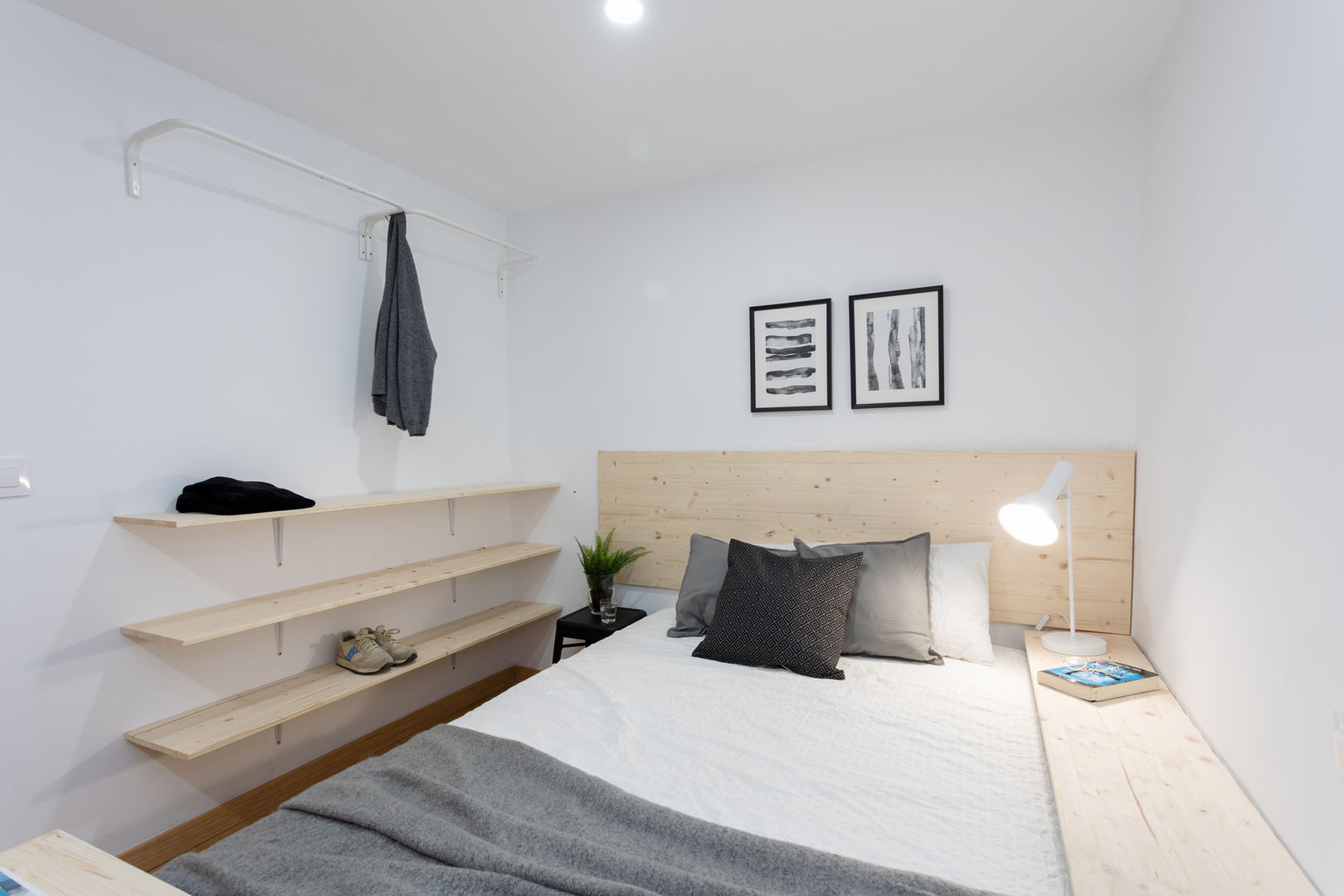 Moderno y acogedor - Interiorismo y Home Staging en Barcelona, Dekohuset Dekohuset Skandynawska sypialnia