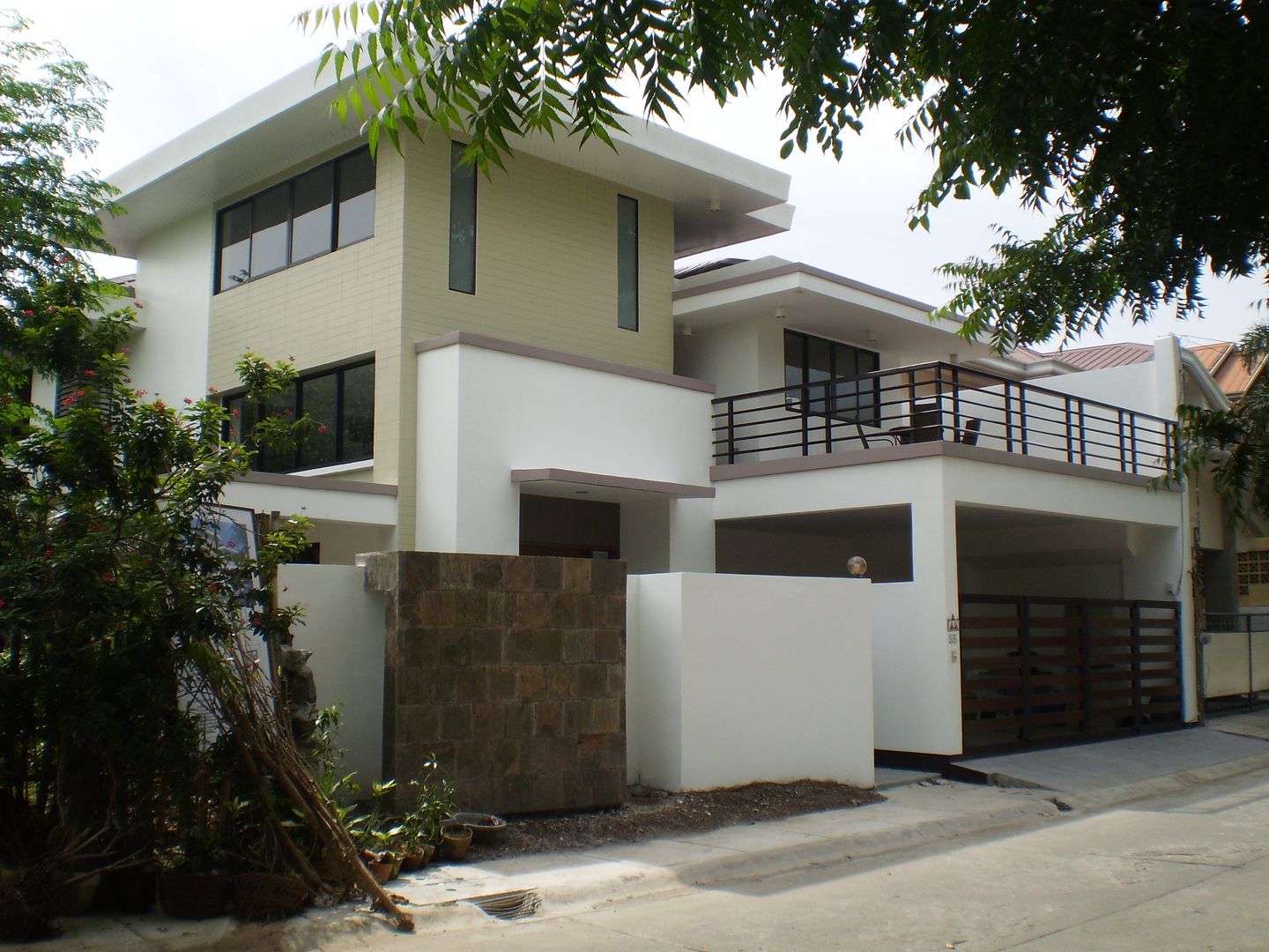 Reconstructed HC-Residence at Antipolo City, KDA Design + Architecture KDA Design + Architecture Dom jednorodzinny