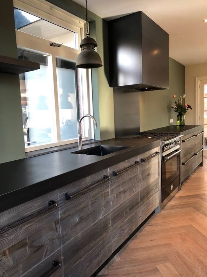 Keuken van Barnwood met apparatuur van Bosch en STEEL, RestyleXL RestyleXL مطبخ خشب Wood effect