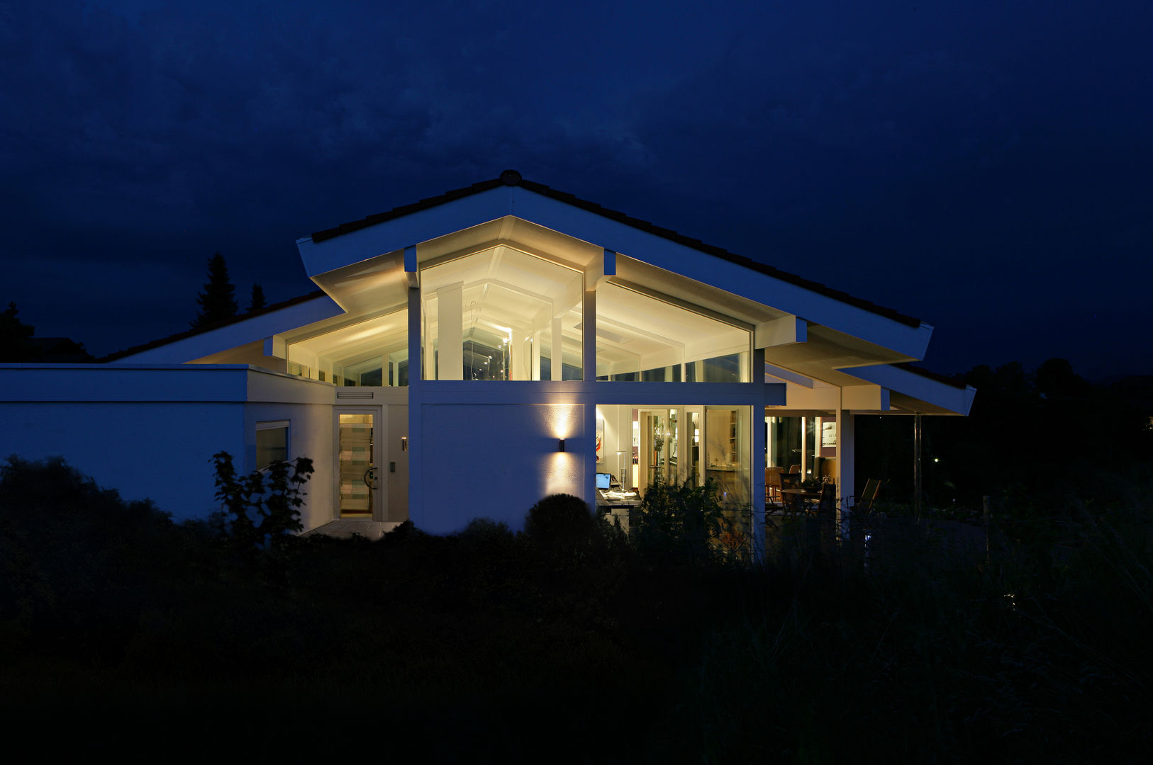 Architektenvilla in Osterseen, DAVINCI HAUS GmbH & Co. KG DAVINCI HAUS GmbH & Co. KG منازل