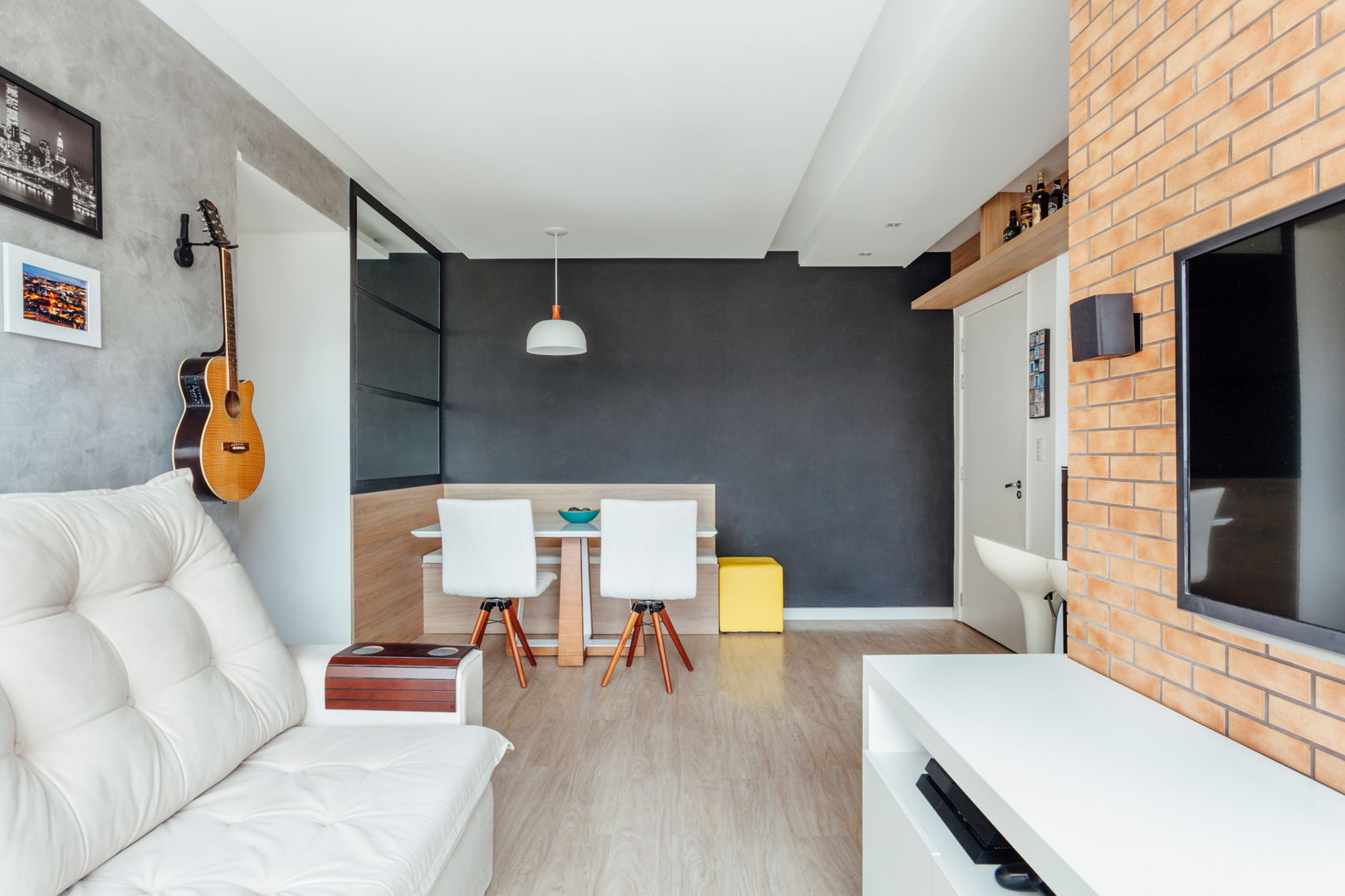 Apartamento do Jovem moderno, Camila Chalon Arquitetura Camila Chalon Arquitetura غرفة السفرة