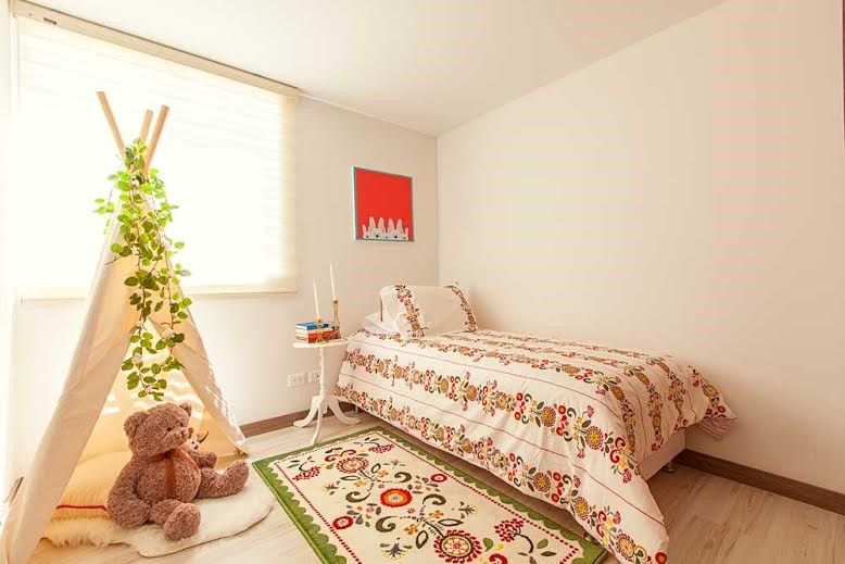 Castelli, Maria Mentira Studio Maria Mentira Studio Eclectic style bedroom Silk Yellow Accessories & decoration