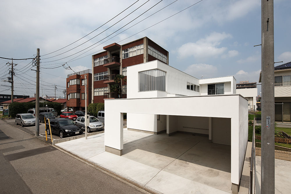 skyscape, *studio LOOP 建築設計事務所 *studio LOOP 建築設計事務所 Moderne huizen