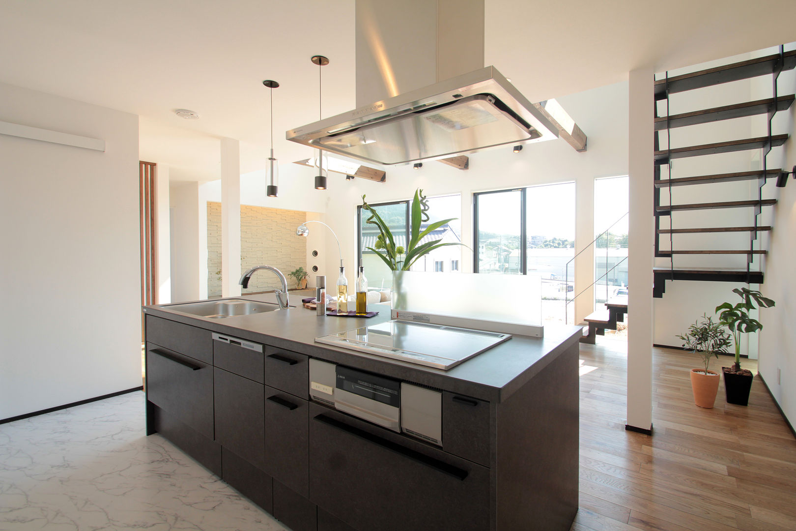 Black modern, 株式会社プラスアイ 株式会社プラスアイ Modern style kitchen