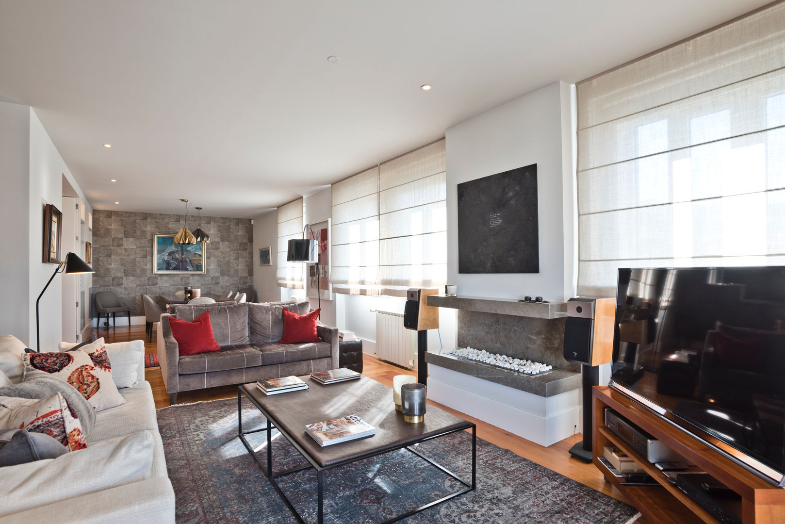 Remodelação e Decoração integral de Duplex, LAVRADIO DESIGN LAVRADIO DESIGN Living room