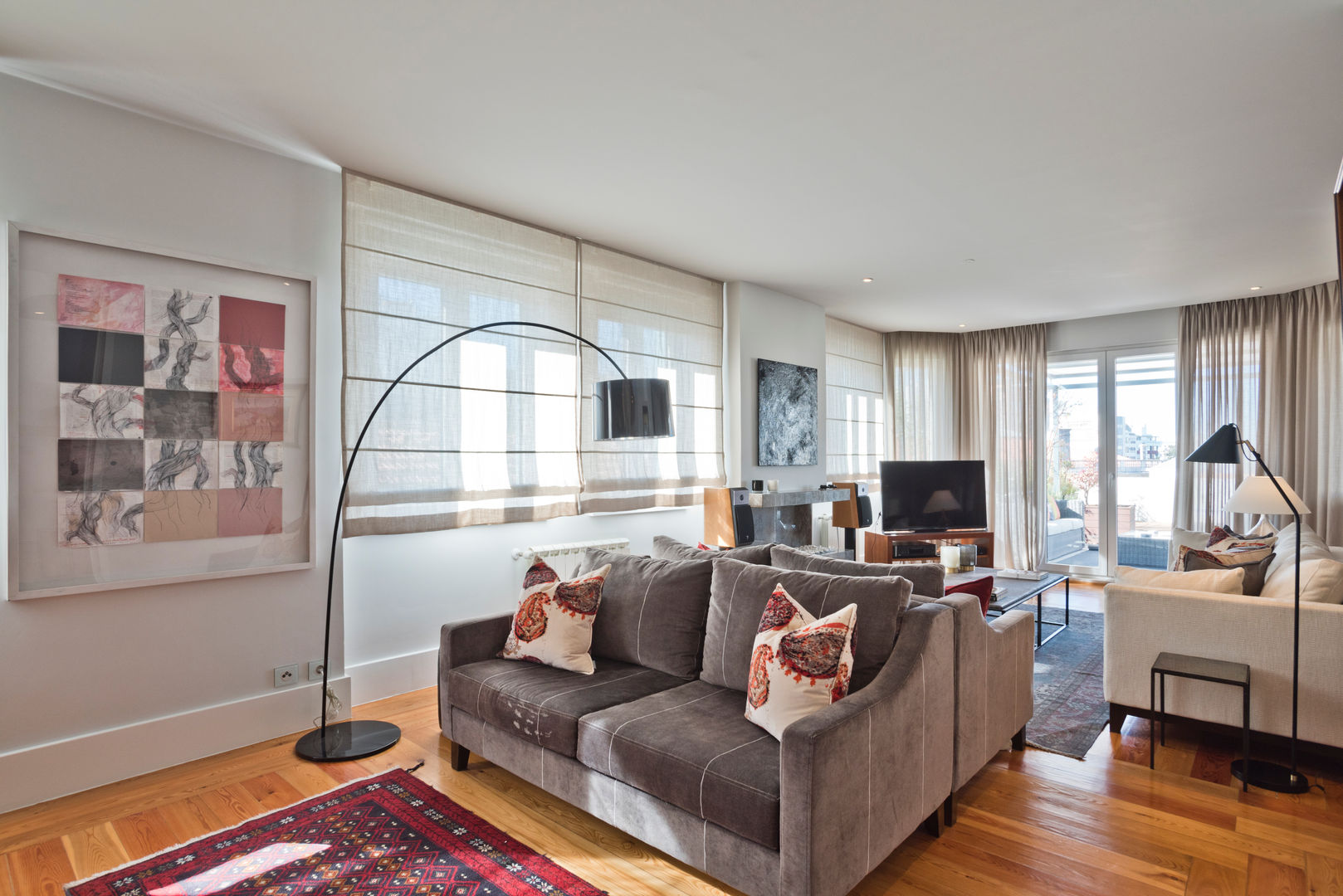 Remodelação e Decoração integral de Duplex, LAVRADIO DESIGN LAVRADIO DESIGN Modern living room