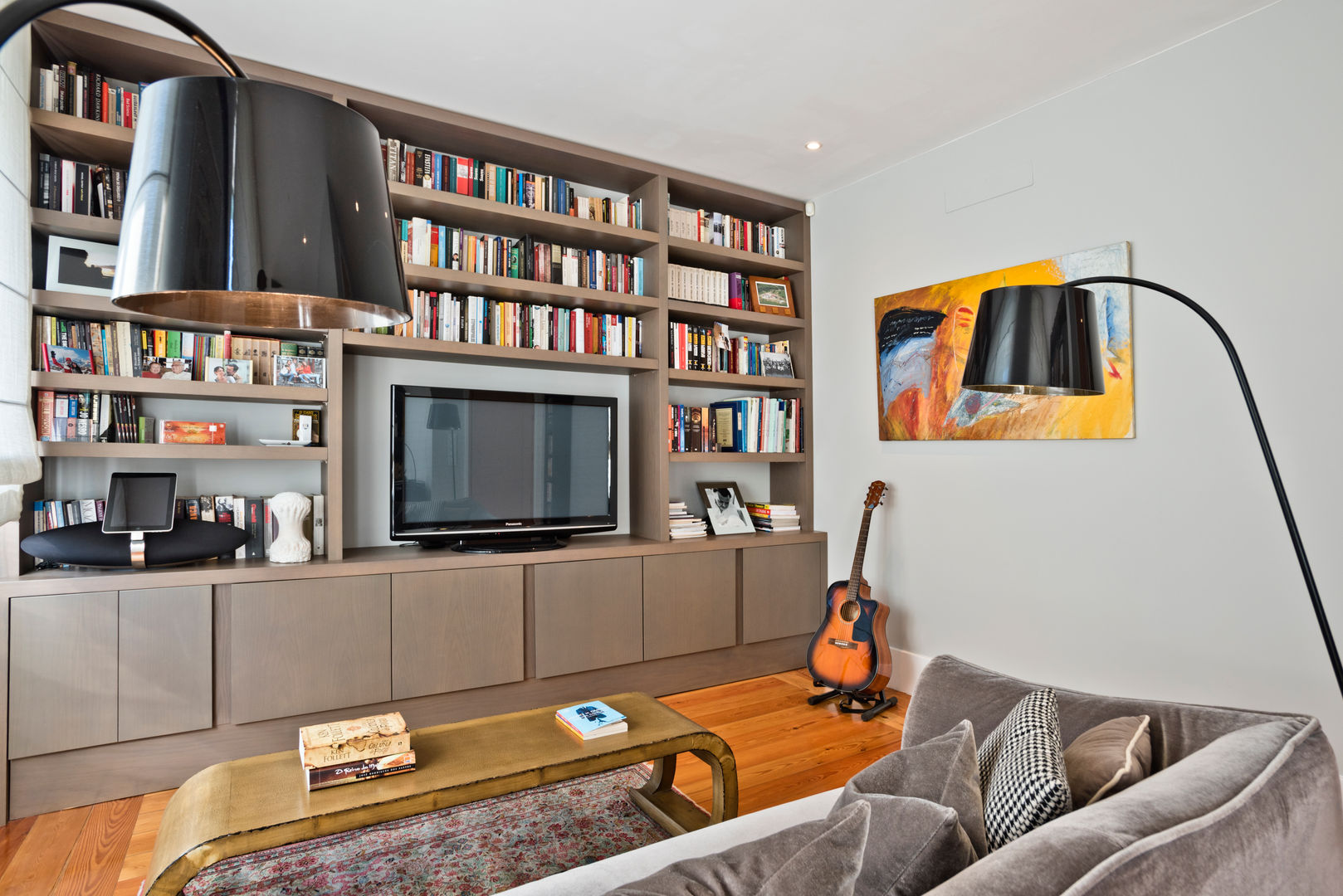 Remodelação e Decoração integral de Duplex, LAVRADIO DESIGN LAVRADIO DESIGN モダンデザインの 書斎