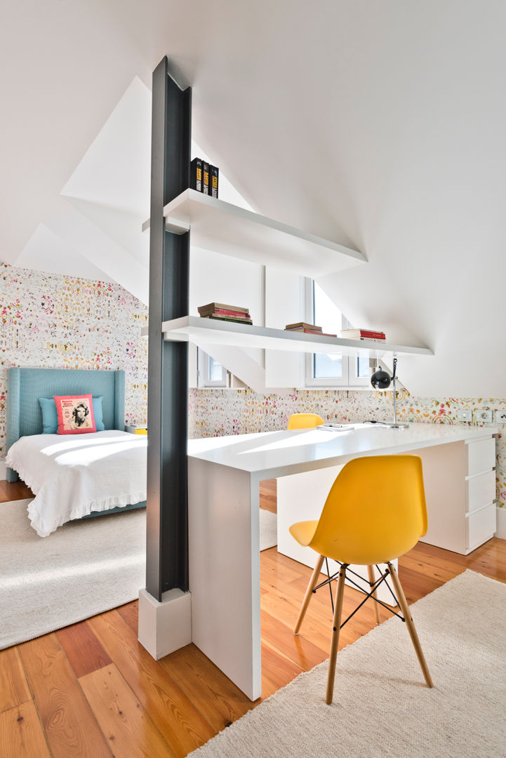 Quarto de criança (meninas) em Lisboa LAVRADIO DESIGN Quartos modernos quarto de rapariga,papel de parede,secretária
