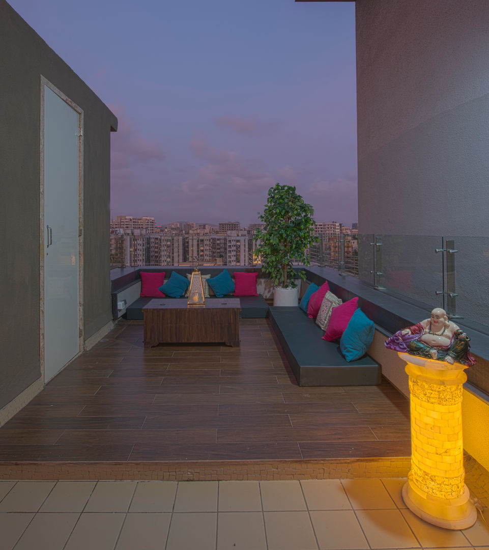 Mr. Shah's Residence : To create a Luxurious Lifestyle Design, Banaji & Associates Banaji & Associates モダンな庭
