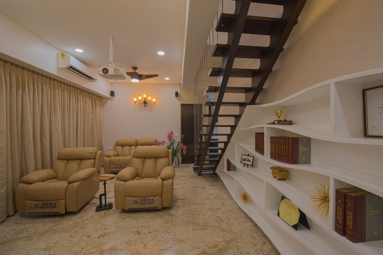 Mr. Shah's Residence : To create a Luxurious Lifestyle Design, Banaji & Associates Banaji & Associates Modern living room