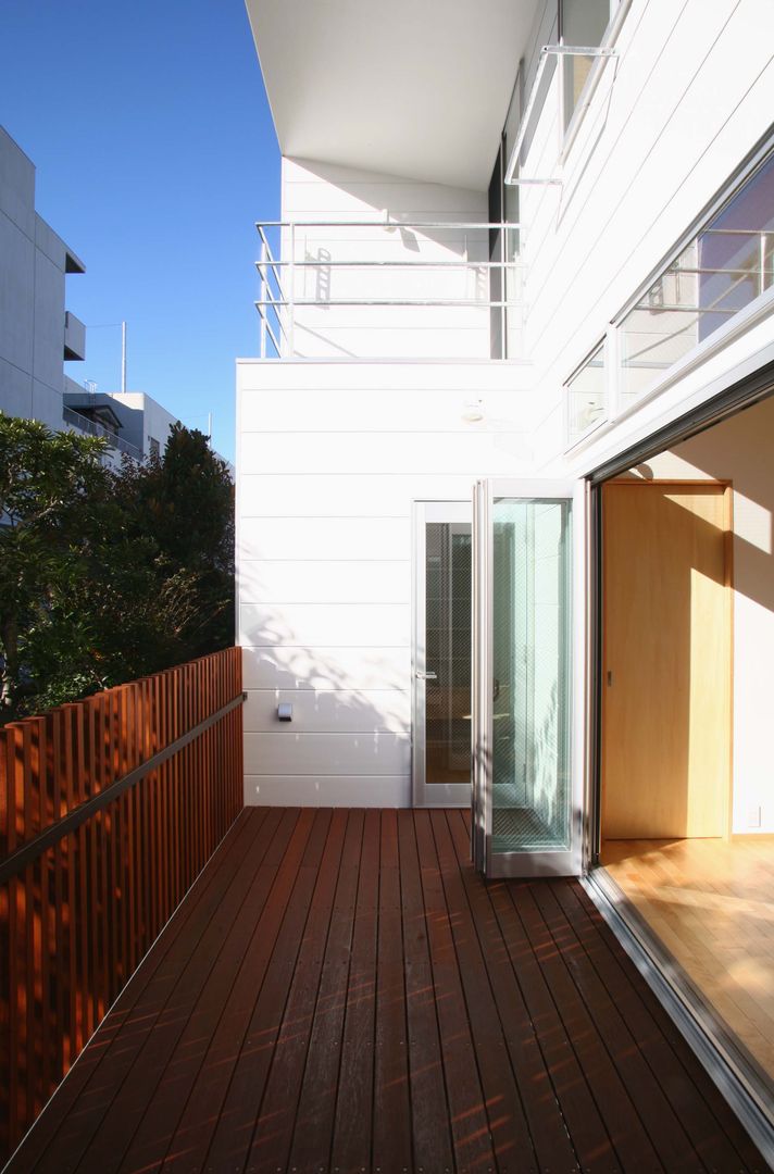 風が吹き抜ける家, 設計事務所アーキプレイス 設計事務所アーキプレイス Terrace لکڑی Wood effect
