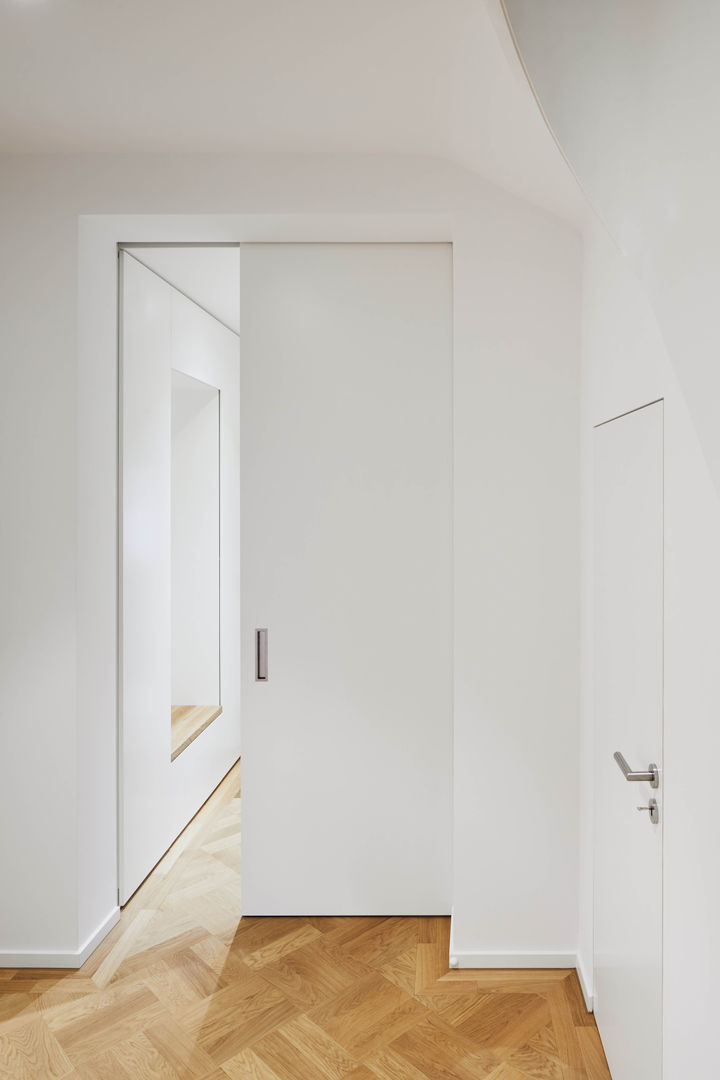 HAUS L & H, BENJAMIN VON PIDOLL I ARCHITEKTUR BENJAMIN VON PIDOLL I ARCHITEKTUR Minimalist corridor, hallway & stairs