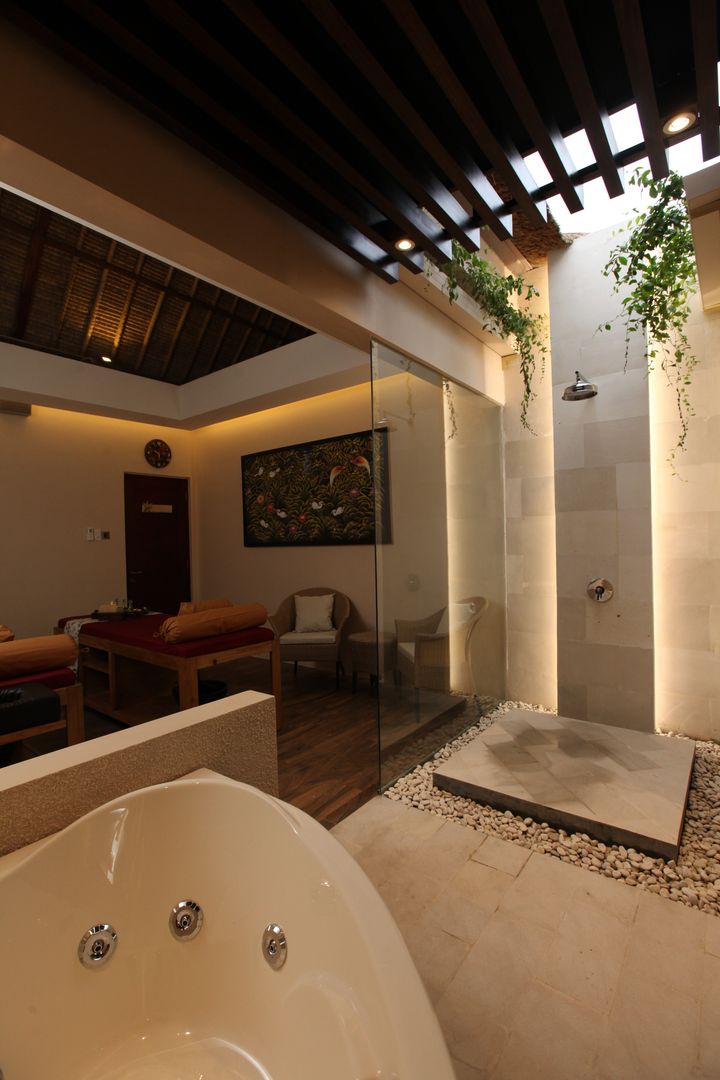 THE BALANCE OF MODERN & TRADITIONAL SPA @ BALI, PT. Dekorasi Hunian Indonesia (DHI) PT. Dekorasi Hunian Indonesia (DHI) Commercial spaces Hotels