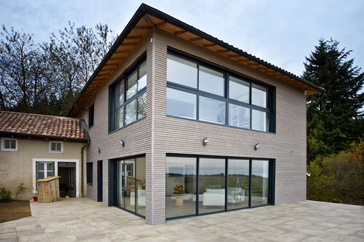 Rénovation d'une grange avec extension, Optiréno Optiréno Moderne Häuser Holz Holznachbildung