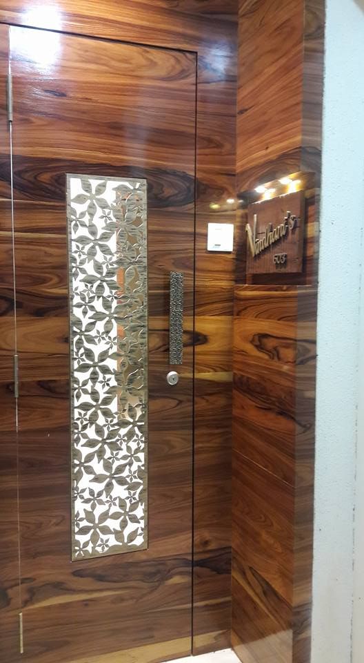 homify Wooden doors