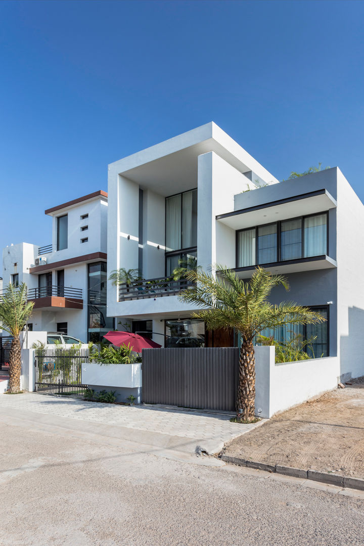 Sky Box House, Garg Architects Garg Architects Casas familiares Concreto