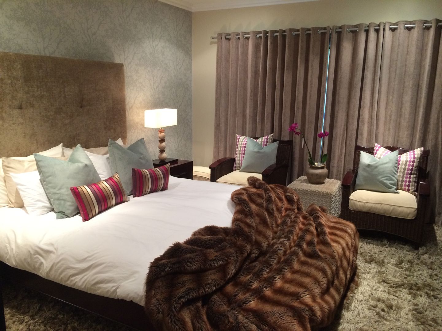 Decorating the Zimbali Residence in Ballito homify Eclectic style bedroom Beds & headboards
