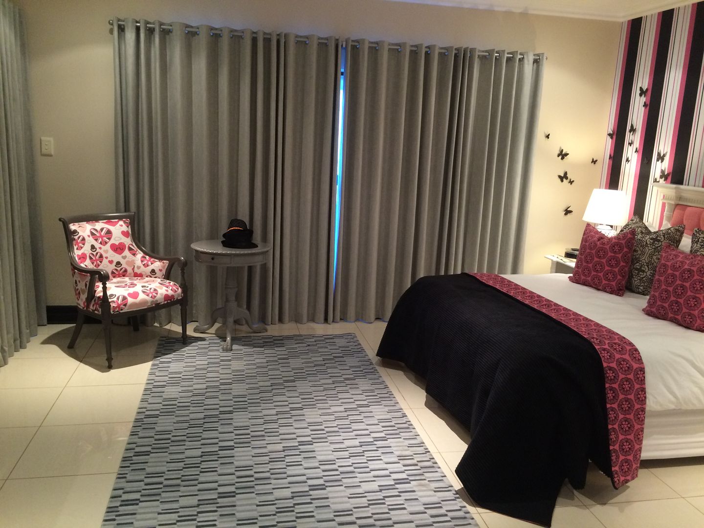 Decorating the Zimbali Residence in Ballito homify Bedroom Accessories & decoration