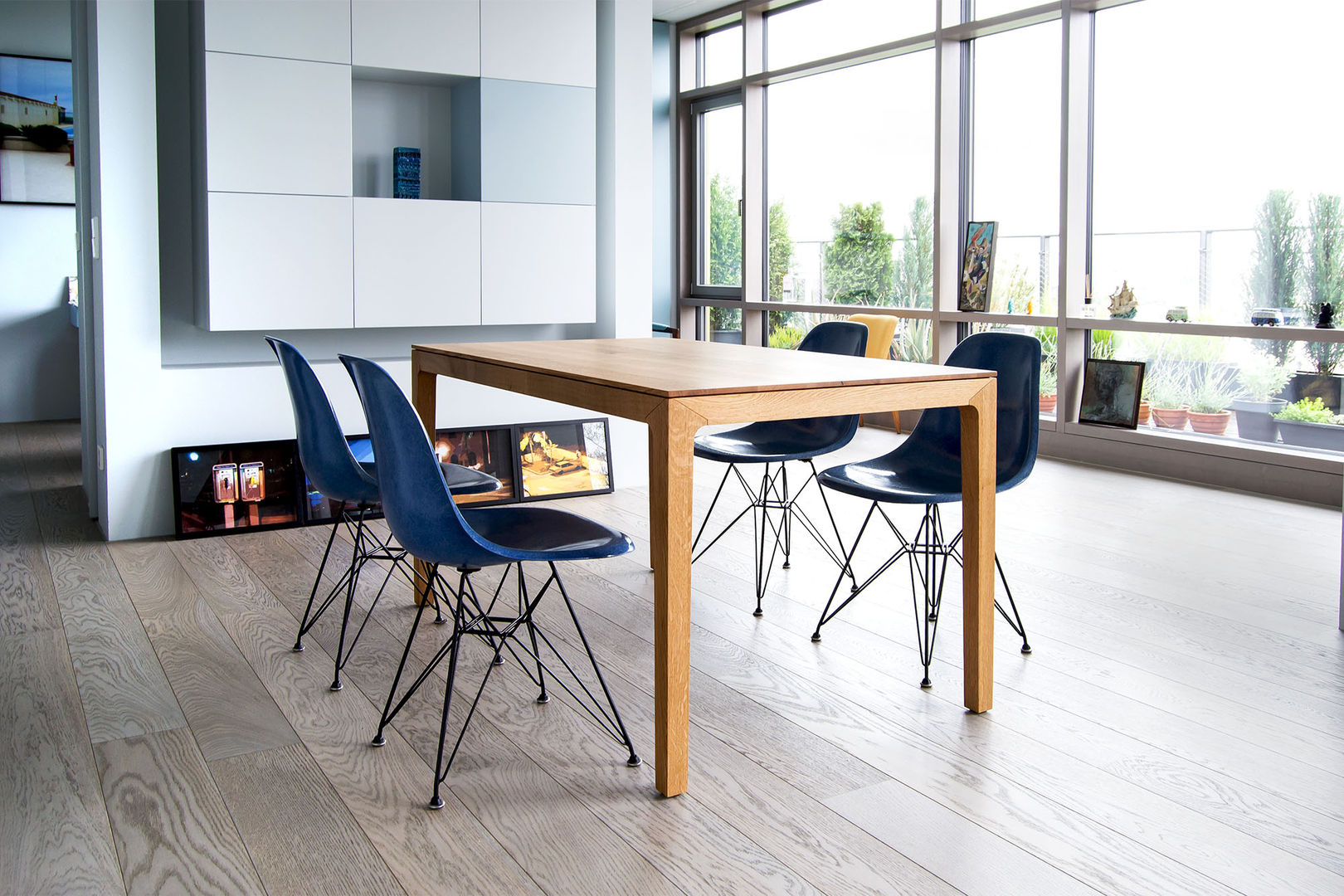 N_BLOGG - in Eiche Premium, MBzwo MBzwo Scandinavian style dining room Solid Wood Multicolored Tables