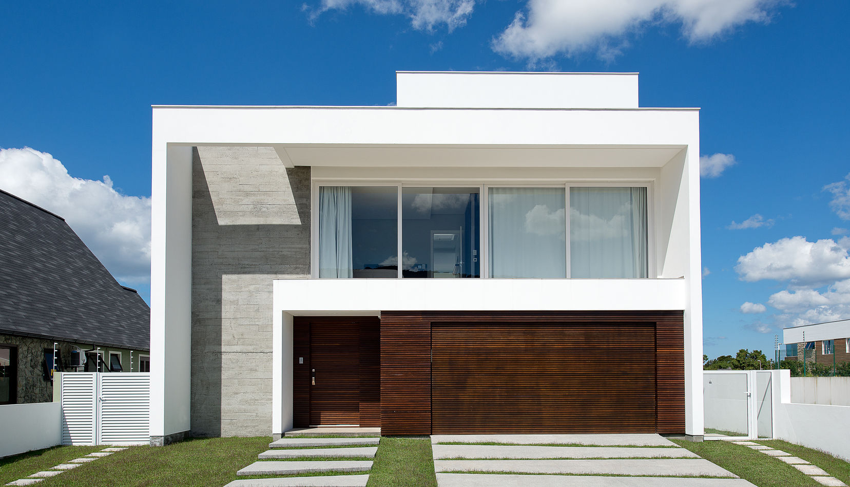 Fachada Frontal Espaço do Traço arquitetura Casas minimalistas