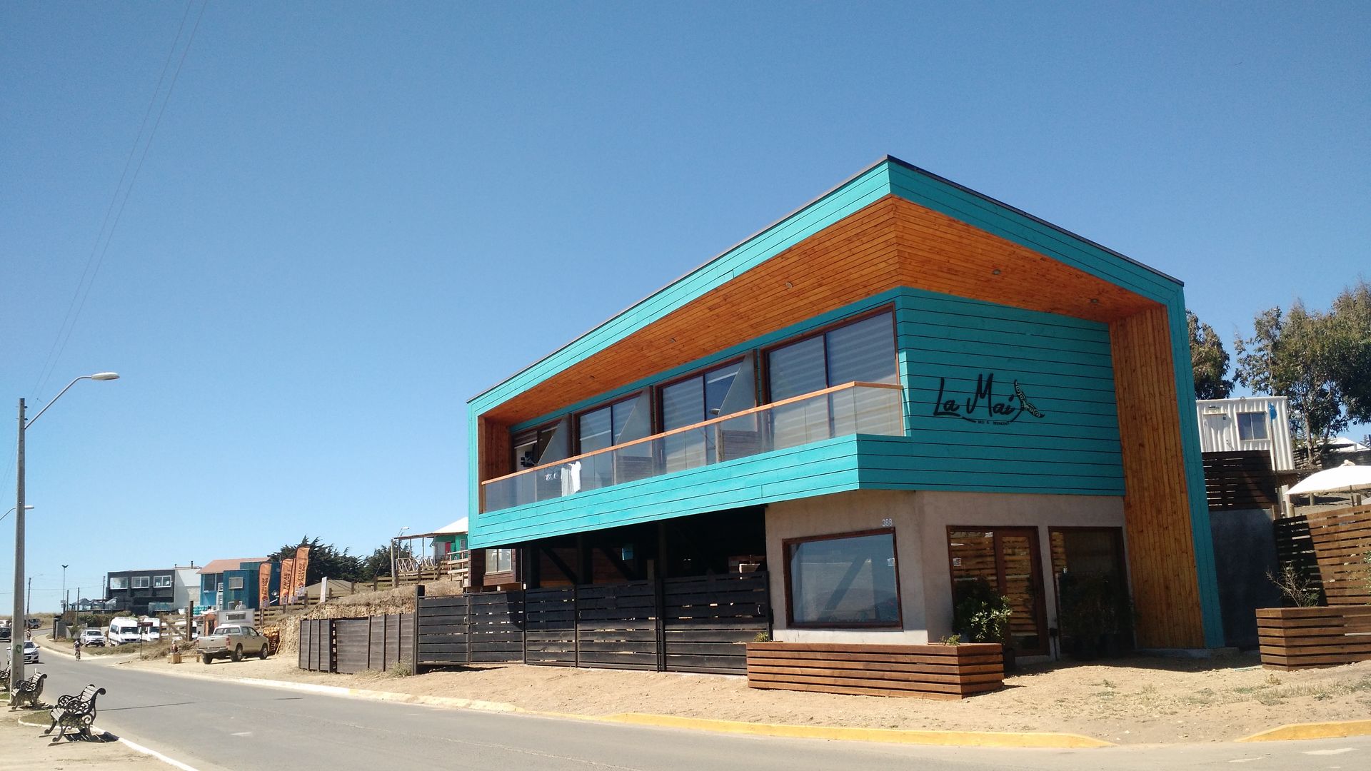 HOSTAL LA MAI, AVENIDA COSTANERA, PICHILEMU, KIMCHE ARQUITECTOS KIMCHE ARQUITECTOS Casa di legno Legno Effetto legno