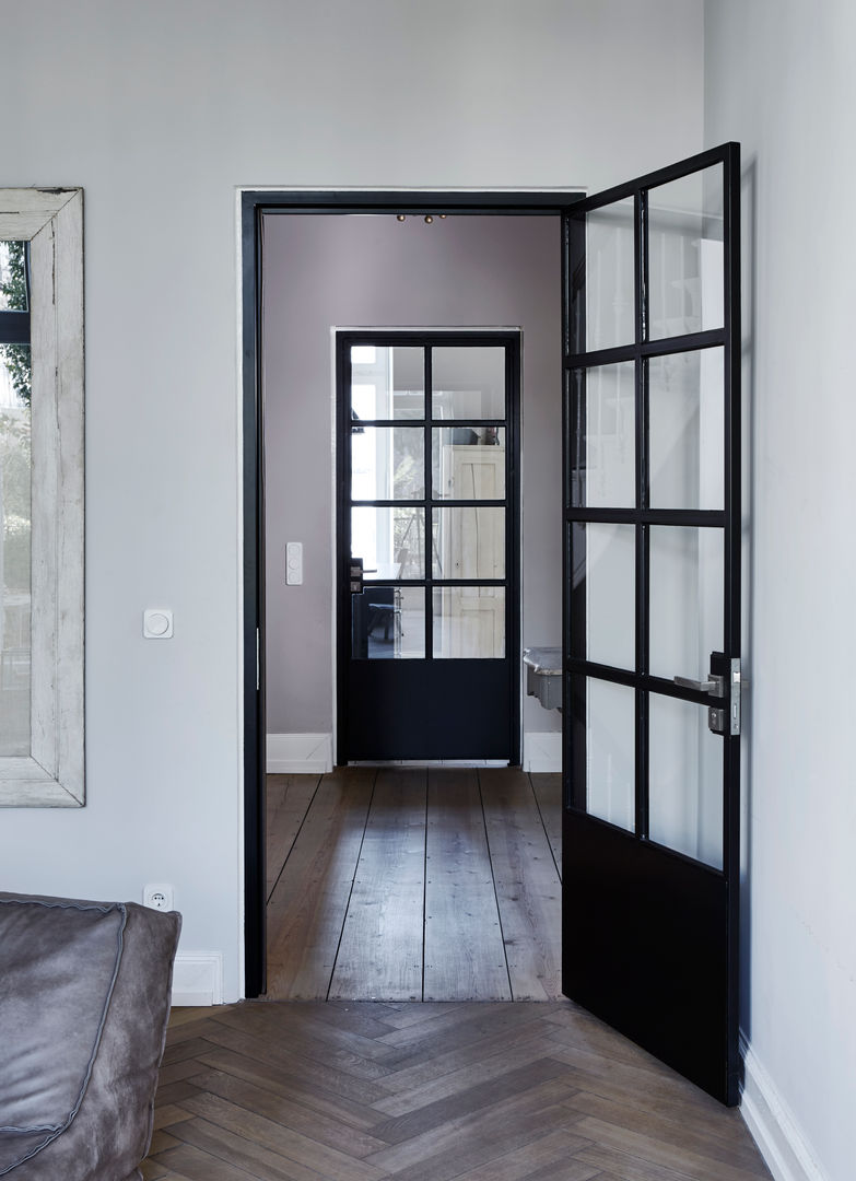 Umbau eines Stadthauses, Anja Lehne interior design Anja Lehne interior design Classic style doors