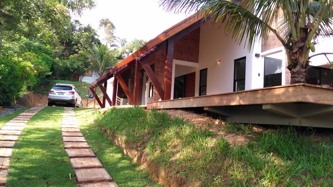 CONTEMPORARY COUNTRY HOUSE, DECEM ARQUITETURA E PLANEJAMENTO DECEM ARQUITETURA E PLANEJAMENTO Landhaus Holz Holznachbildung