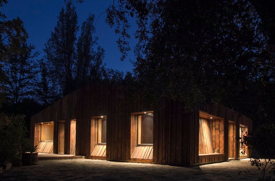 Casa envuelta en madera, Crescente Böhme Arquitectos Crescente Böhme Arquitectos Passive house Wood Wood effect