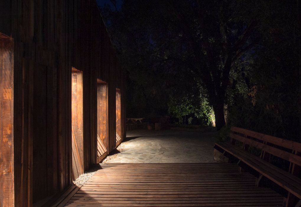 Casa envuelta en madera, Crescente Böhme Arquitectos Crescente Böhme Arquitectos Chalets & maisons en bois Bois Effet bois