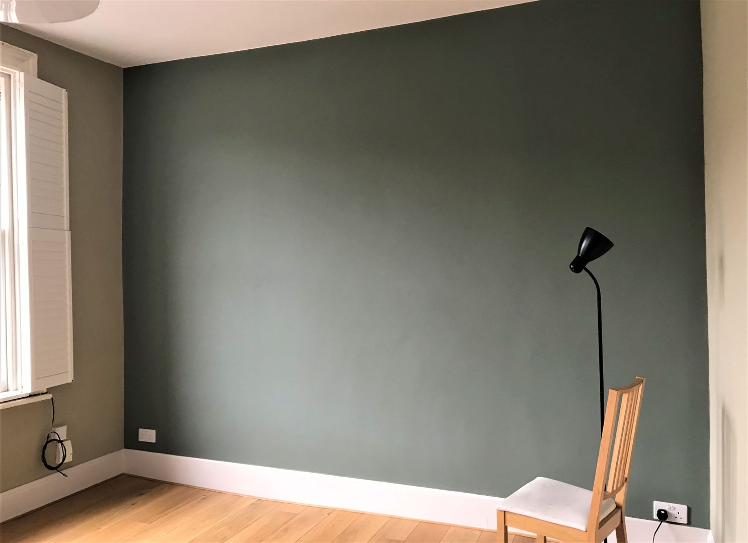 Painters and decorators in Highbury Square Paintforme ห้องนั่งเล่น painters decorators,painter,decorators,living room,feature wall