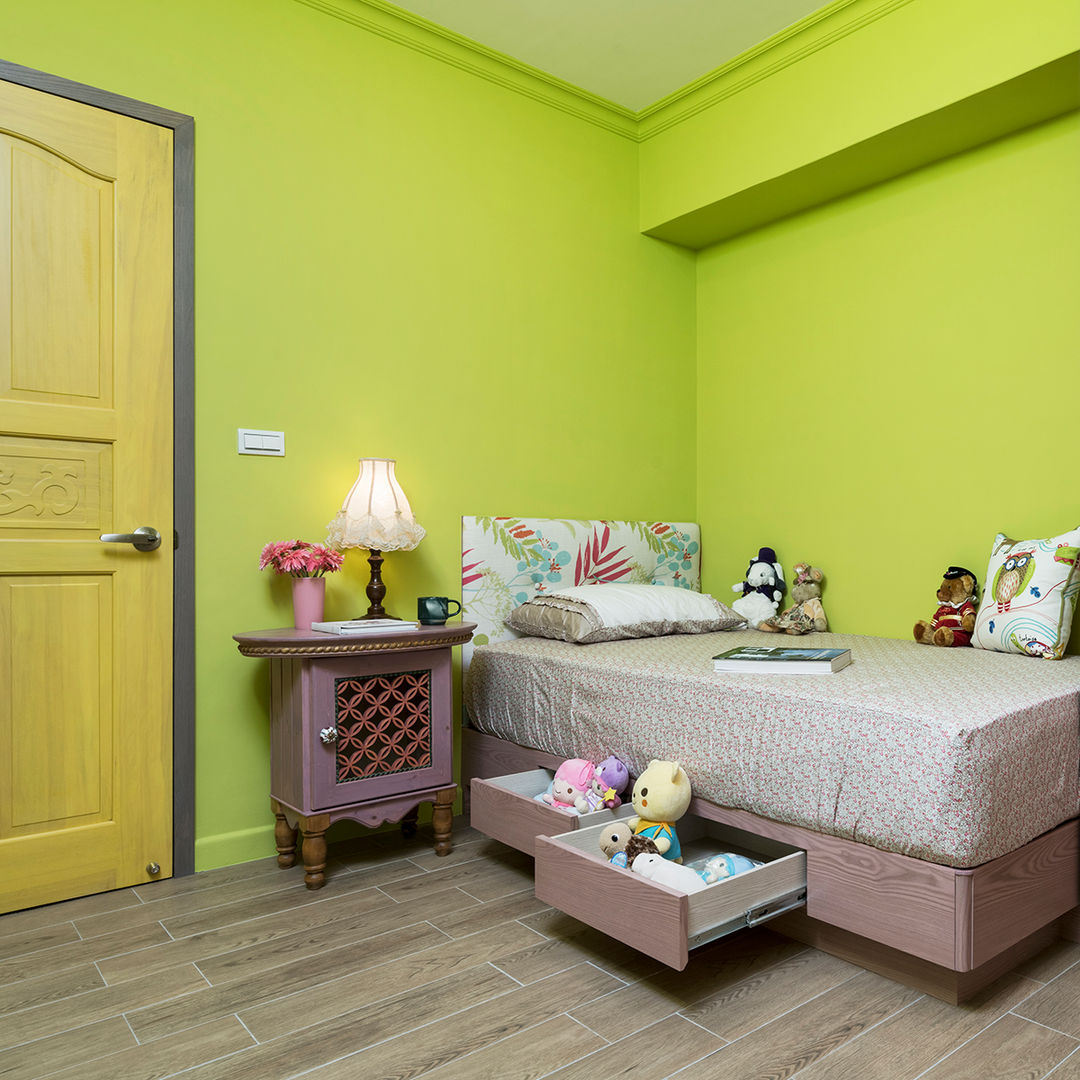 市區45年老屋華麗轉身 恬靜鄉村風, Color-Lotus Design Color-Lotus Design غرفة الاطفال خشب نقي Multicolored أسرة نوم