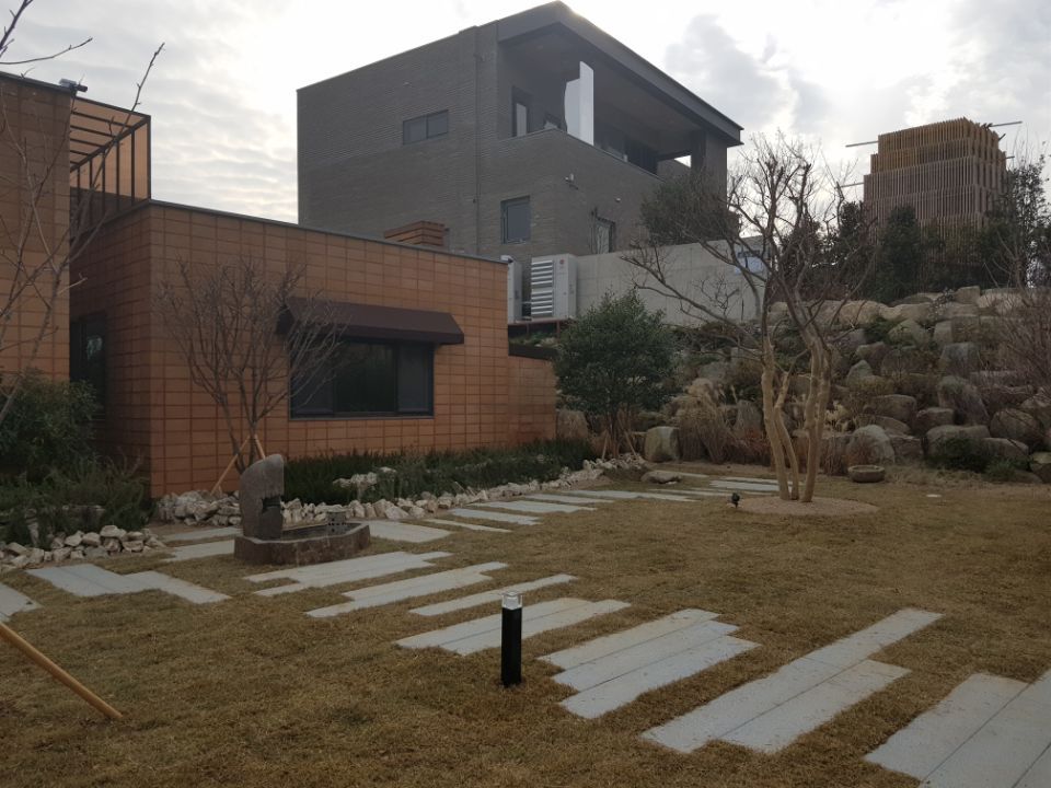 주택정원_부산 기장군 단독주택 정원 프로젝트, (주)정원디자인더숲 (주)정원디자인더숲 Eclectic style gardens