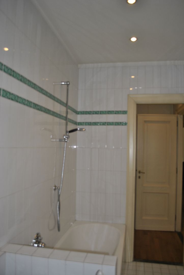 EX UFFICIO - ABITAZIONE, Antonella Petrangeli Antonella Petrangeli Phòng tắm phong cách kinh điển Bathtubs & showers