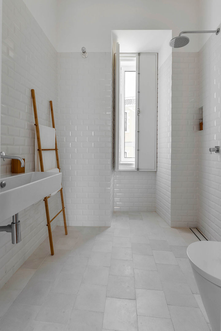 Mouraria, arriba architects arriba architects Bathroom