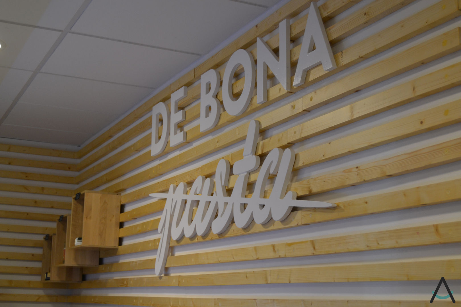 De bona pasta: Proyecto integral de reforma e interiorismo en un comercio por Estudi Aura. , Estudi Aura, decoradores y diseñadores de interiores en Barcelona Estudi Aura, decoradores y diseñadores de interiores en Barcelona مساحات تجارية خشب Wood effect مطاعم