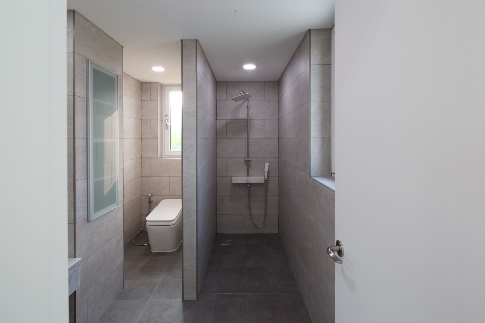지산발트하우스 하울, 인문학적인집짓기 인문학적인집짓기 Modern bathroom
