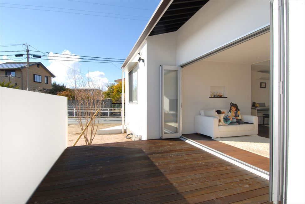 chimney, nest nest Modern balcony, veranda & terrace