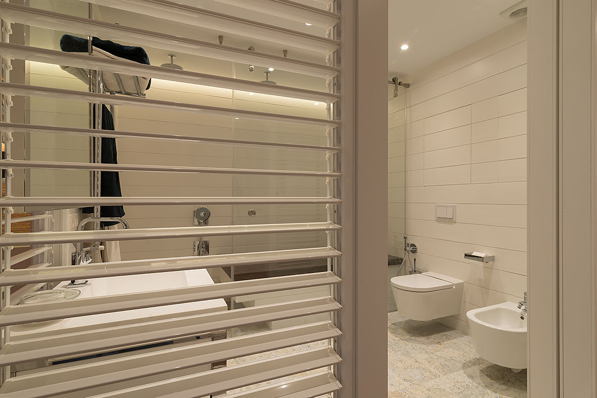homify Baños de estilo clásico baño principal,lamas,blanco,cuarto de baño,diseño,iluminacion,laca