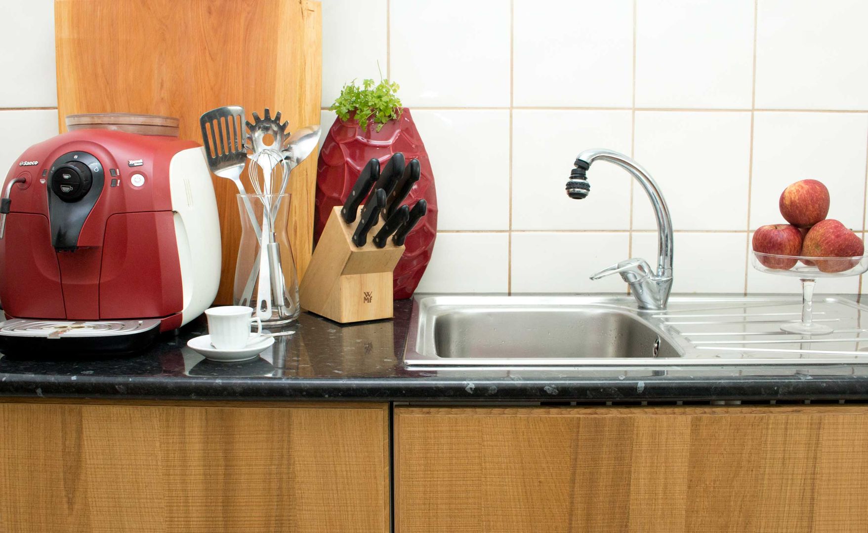 Cozinha Vermelha Oloft Cozinhas modernas Cerâmica Bancadas